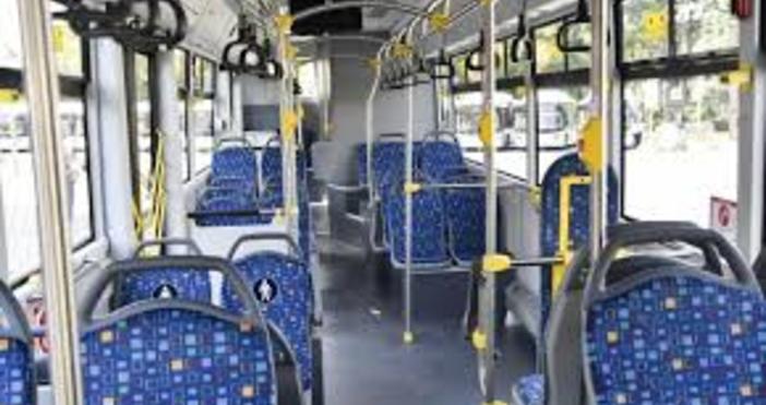 Младеж наби ученик в автобус в столичния градски транспорт заради