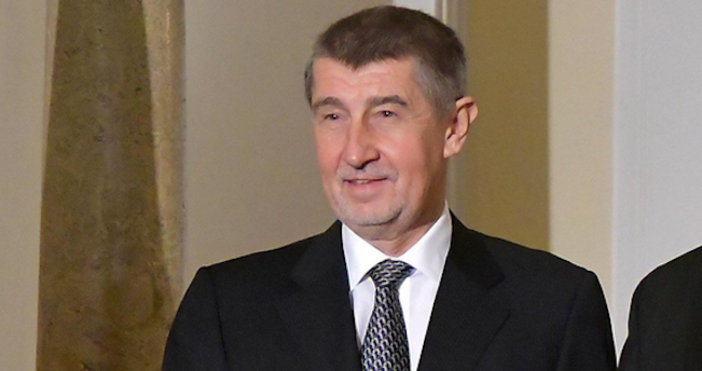 Правителството на Чехия с премиер Андрей Бабиш оцеля при вот