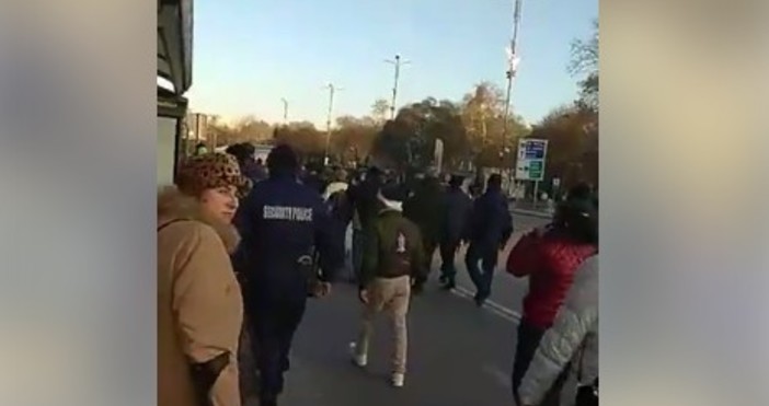 Неделният протест във Варна приключи преди малко пред Катедралата Демонстрантите се