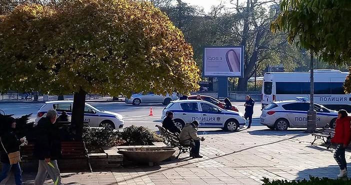 Варненската полиция е обсадила Катедралата където се очаква да започне