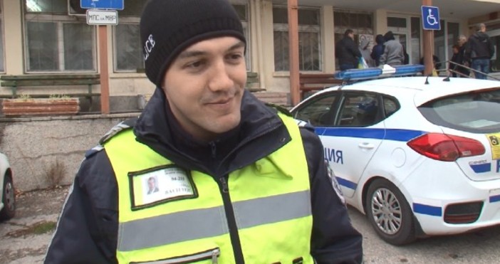 Снимки btvПътен полицай от Велико Търново върна портмоне с 1000