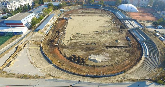 Ремонтът на стадион Спартак“ напредва. Това показват снимки с дрона