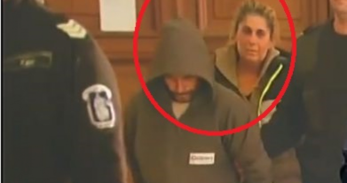 Съдът решава окончателно дали да остави в ареста двамата обвинени