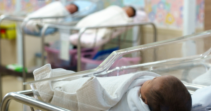 Кадър  Нова ТвДве новородени са изоставени от майките си в Университетската