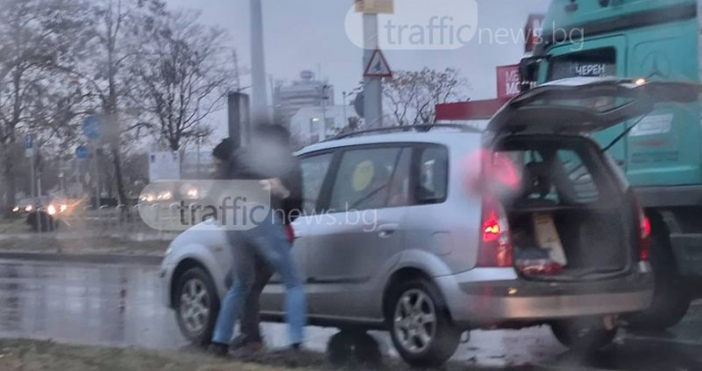 Двама шофьори се сбиха на централен пловдивски булевард пред погледите