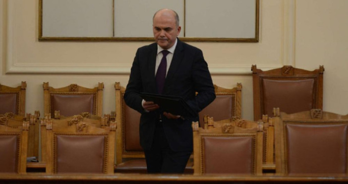 Снимка: Канал 3Социалният министър Бисер Петков също е изненадан от