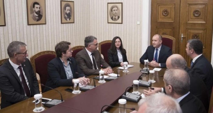 Снимка ПрезидентствоПодкрепяме стратегическата визия на Франция за суверенна обединена по ефективна