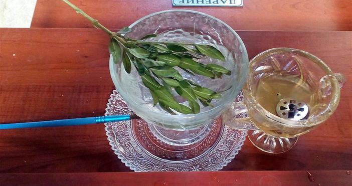 Колаж БнрВъв всички храмове светяват водаСвети пророк Наум живял 700