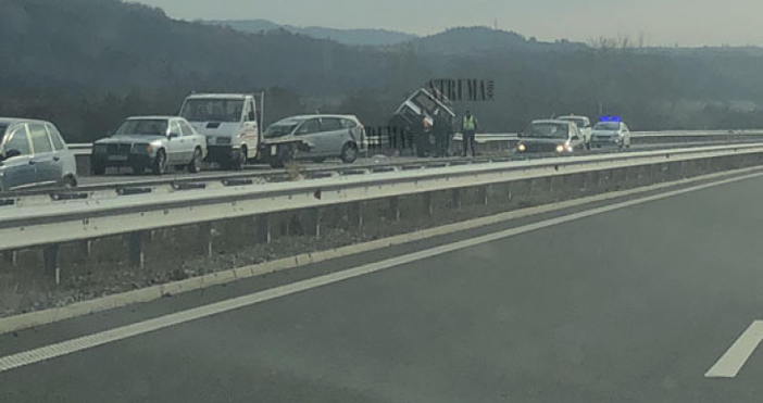 Снимки struma bgТежък инцидент на магистрала Струма стана преди минути Миниван