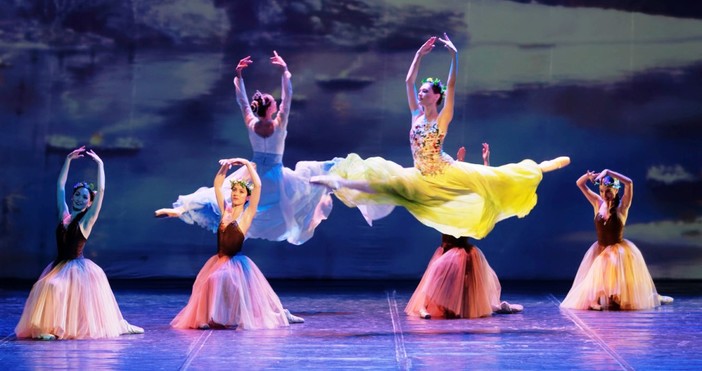 На 17 декември, балетната трупа на Варненската опера заминава -