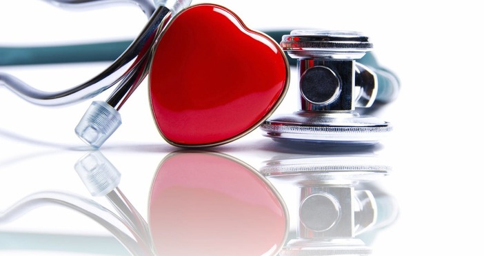 Пътнически самолет беше принуден да се върне обратно след като