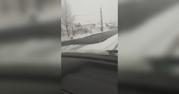 Полагане на асфалт върху снежна покривка предизвика скандал в Гложене