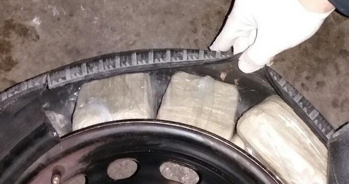 Над 10 кг хероин в резервна гума на лек автомобил