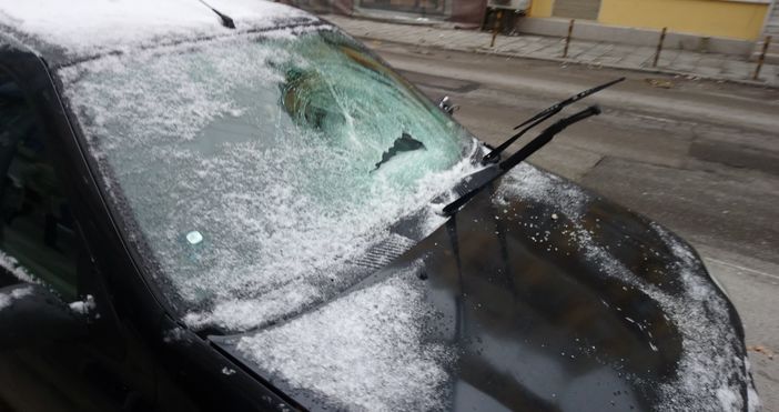 Снимки: ПетелВарненец паркира колата си на обичайното си място в