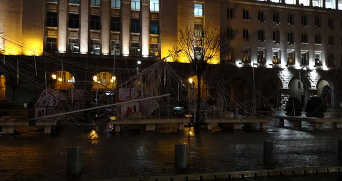 Снимки фейсбукПороен дъжд се излива над София в навечерието на