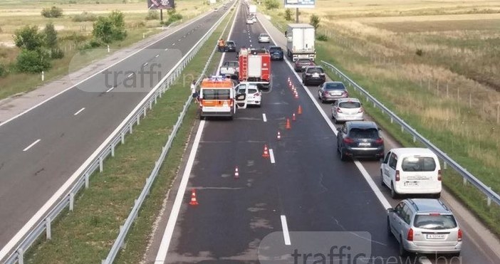 Снимка trafficnews.bgКатастрофа е възникнала на АМ Тракия в посока Бургас.По данни