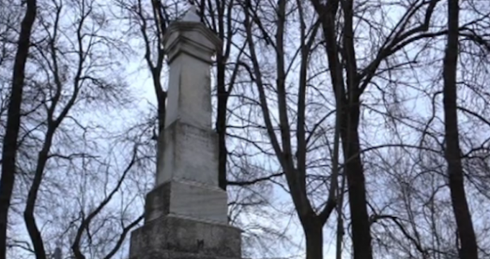 Кадър БТВВандалско посегателство срещу войнишки паметник вгорчи празниците на хората във