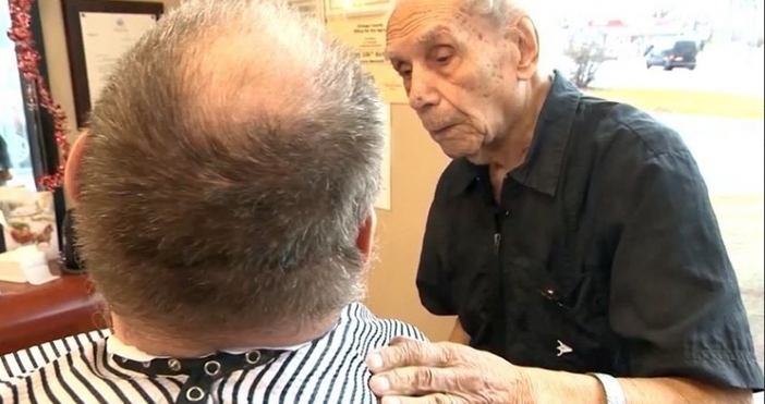 Най старият работещ бръснар в света се грижи клиентите му да