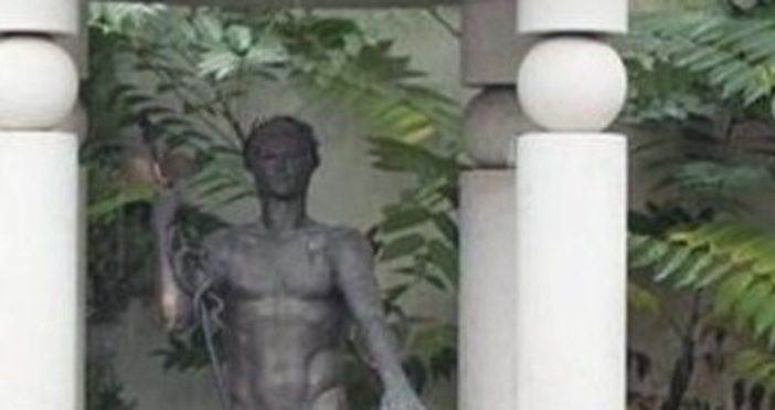 Откриха статуята на Аполон открадната пред Централната баня в София