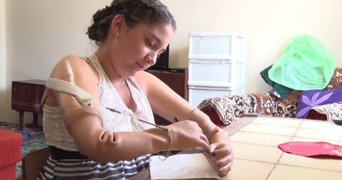 Еля Шаидинова, която през лятото получи протези, за да може