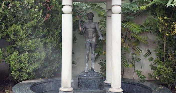Откриха статуята на Аполон открадната пред Централната баня потвърдиха от СДВР  Статуята