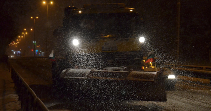 Снимка Булфото163 снегорина са работили през тази нощ в София съобщават
