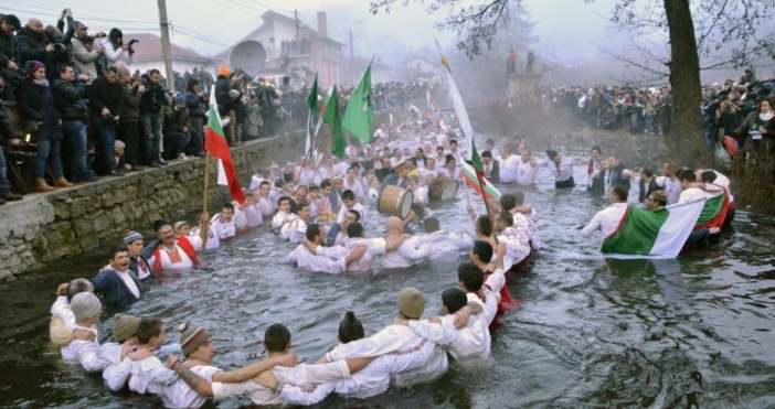Снимка БулфотоПрез януари има най много именици  779 225 българи празнуват на