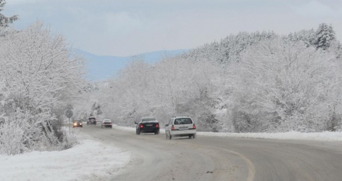 Габрово 30 см е снежната покривка в прохода Шипка Пътят