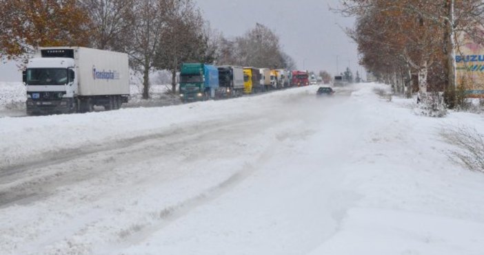 Близо 400 машини са обработвали пътните настилки в цялата страна