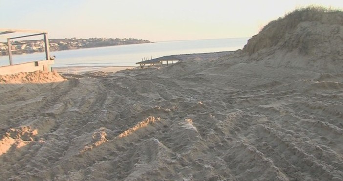 Снимка БТВПоръчител на криминалното разораване на защитената дюна в къмпинг Смокини  е