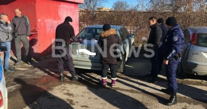 Снимка  Bulnews bgПолицията във Враца залови дилър на наркотици паркирал пред сградата