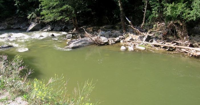 Труп на жена е открит в коритото на река Чая