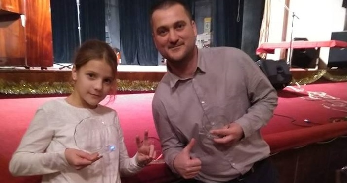 Баща и дъщеря взеха призовете за Треньор №1 и Младо