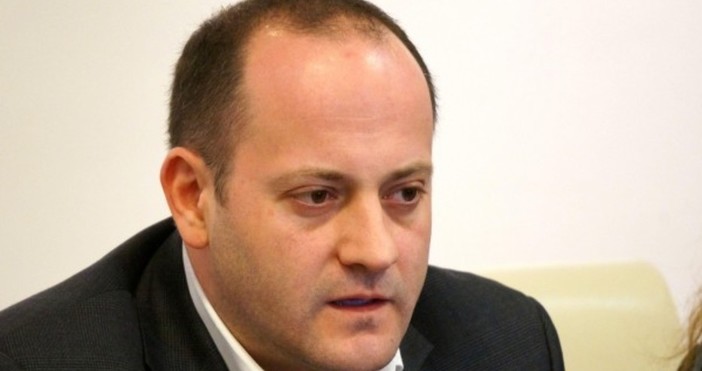 Радан Кънев изрази по ироничен начин своя протест срещу поголовната