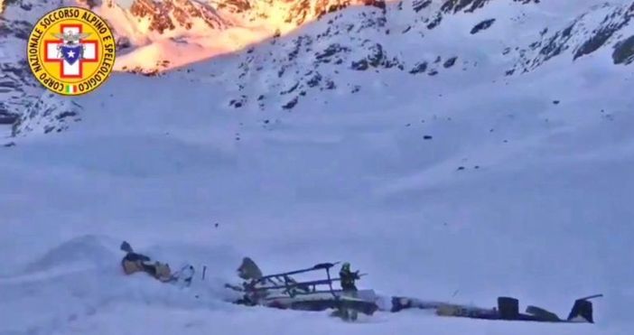 Инцидентът е станал над Италианските АлпиНай малко четирима души са загинали