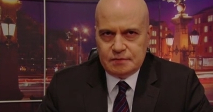 Слави Трифонов накара хиляди да споделят и коментират последния му