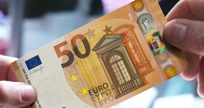 Възрастна жена е предложила 50 евро на разследващ полицай в
