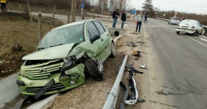 Снимка: Калоян Тодоров Тежка катастрофа на новото кръстовище в габровското село