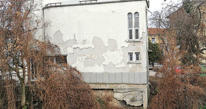 ekip7 bgОсновите на най старата културна сграда в Разград– Музикалния дом сериозно