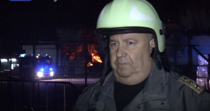 trafficnews bgМащабният пожар в завода за месо край Войводиново продължава и