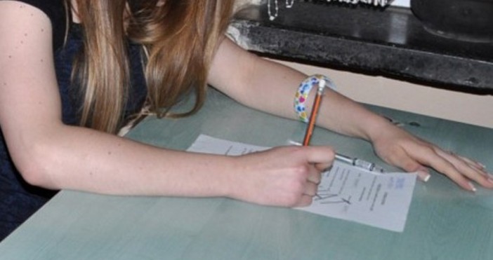 В българските училища учениците над 9-годишна възраст попълват анкета, в