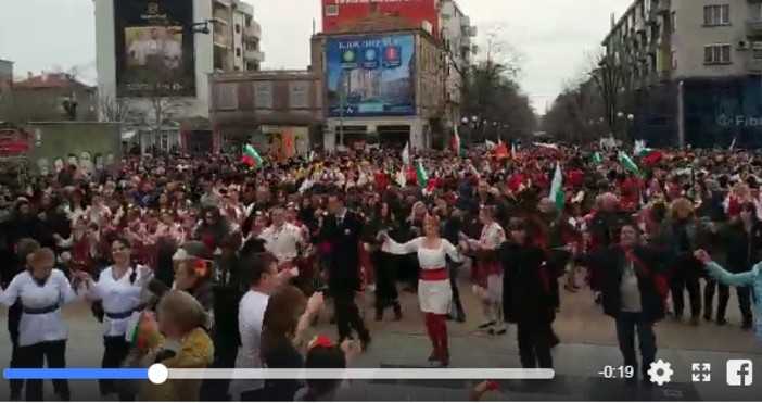 Площад Тройкатав Бурга се превърна в сърцето на тържествата за
