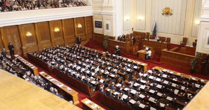 Очаквано парламентът единодушно отхвърли ветото на президента Румен Радев върху