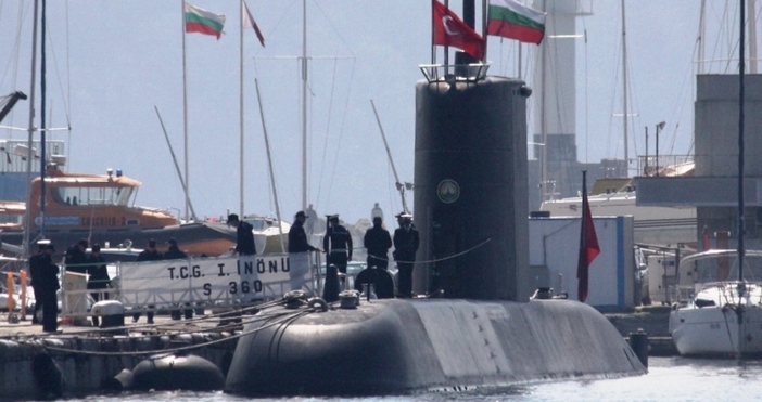 Турска фрегата и подводница акостираха в черноморското ни пристанище Варна