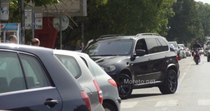 Снимка Moreto.netПредупреждения за предстоящо санкциониране за неправилно паркиране са поставени на