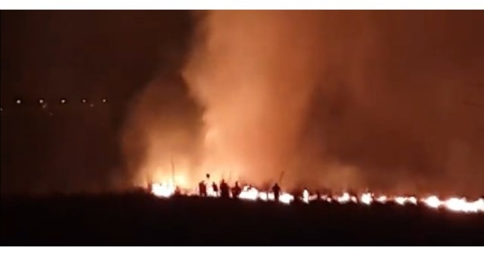 Огромен пожар в София Огнената стихия се е разразила между