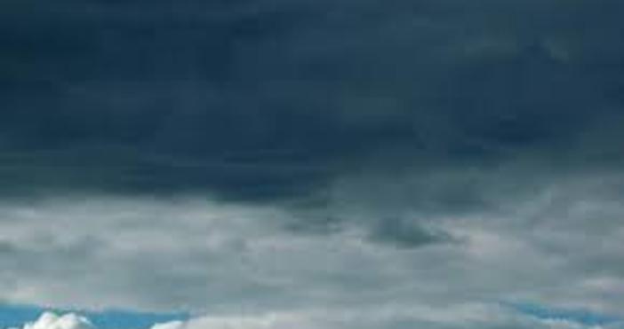 През нощта облачността ще е разкъсана на изток – предимно