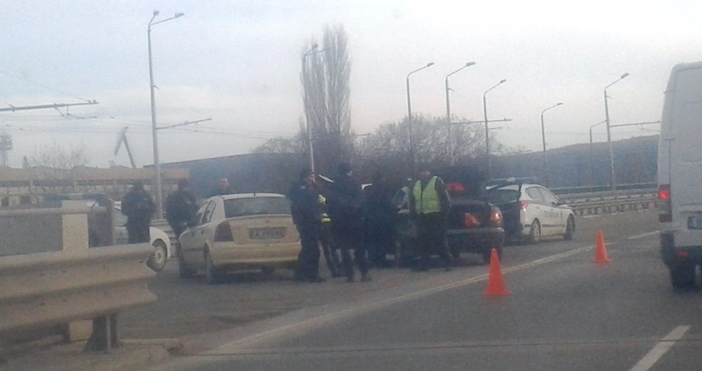 снимки читателЗасилено полицейско присъствие в началото на Аспарухов мост в