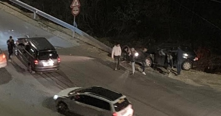 Катастрофа между два автомобила е станала тази вечер във варненския