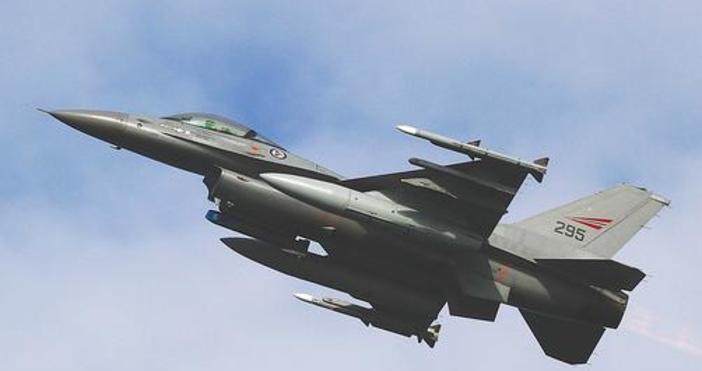 Реалната цена на контракта за закупуването на 8 изтребителя F-16